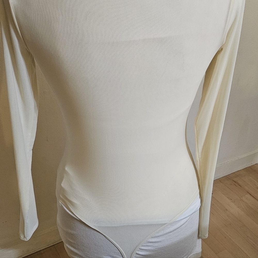 NWOT EXPRESS Long Sleeve Semi Sheer Mesh Bodysuit Top Women's Size Medium Ivory - Picture 6 of 8